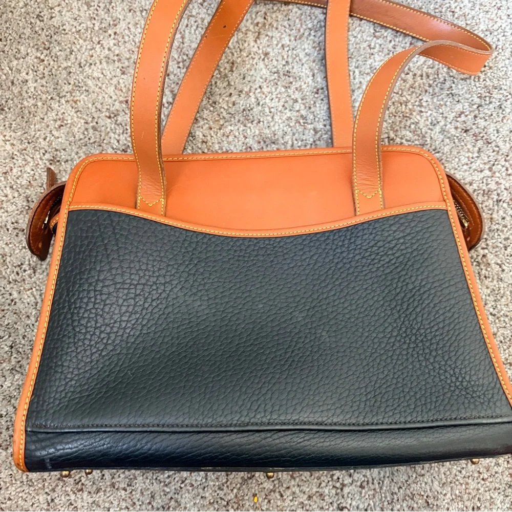 Dooney and Bourke rare vintage all weather leather shoulder bag - Picture 6 of 13